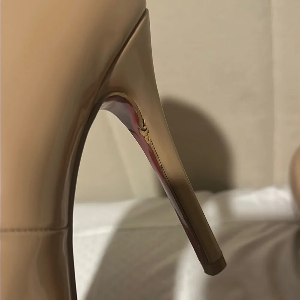 Christian Louboutin Tan Heels Timeless Elegance - Picture 5 of 6